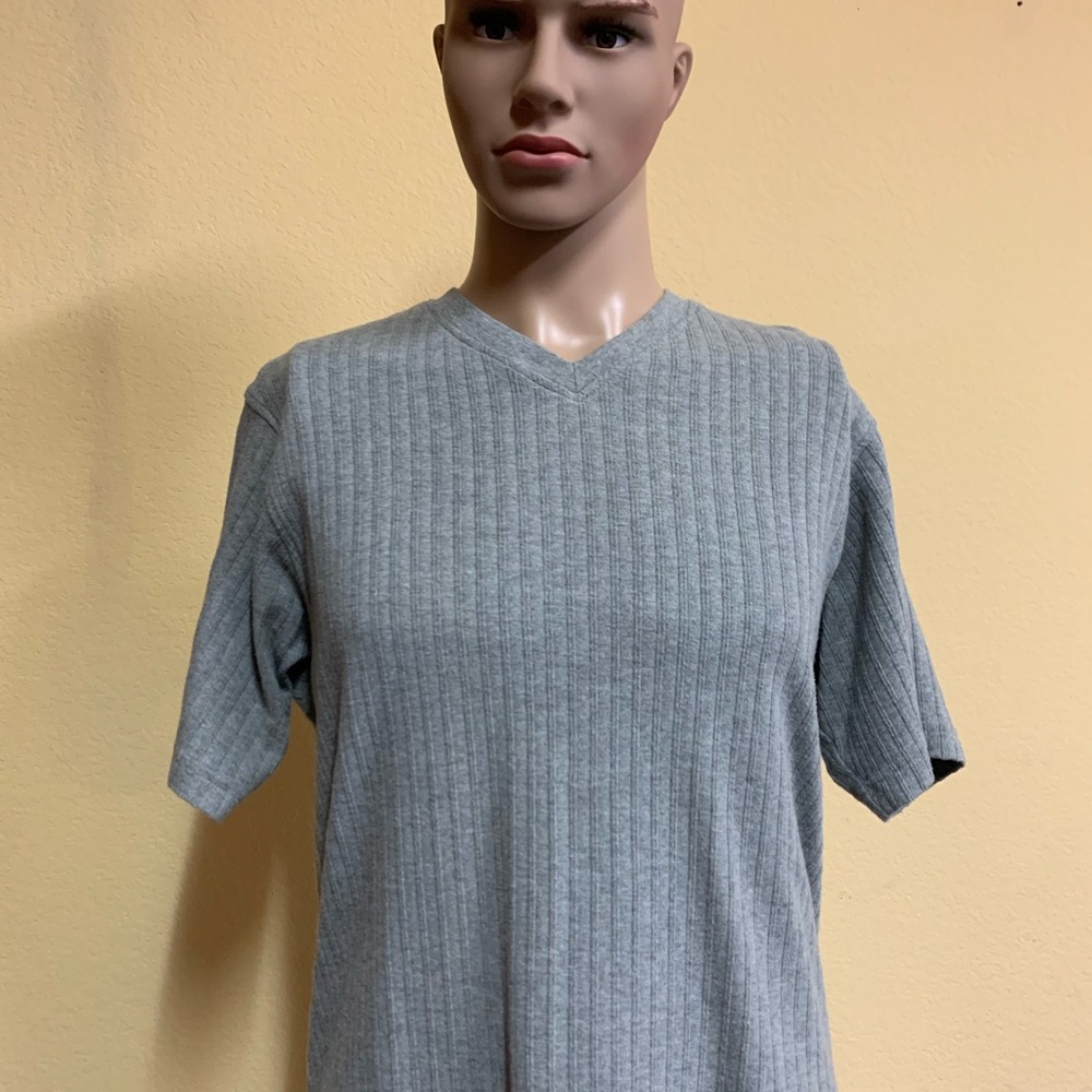 Perry Ellis Men’s pullover shirt. Like New. Medium